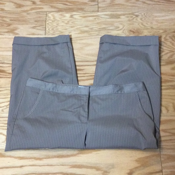 14 Izod tan striped activity Capri pants - Picture 2 of 16
